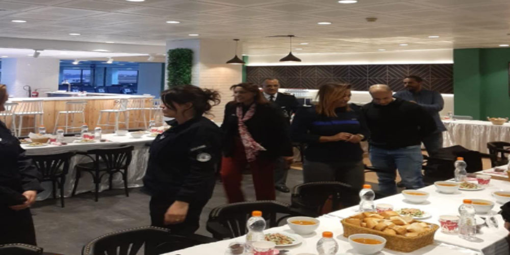 صور: المديرة العامة للديوانة تشارك أعوان مطار تونس قرطاج مأدبة الإفطار