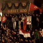 Le drapeau Tunisien flotte sur la place Bastille pour fêter Hollande