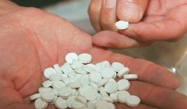 Vingt mille dinars et 25 mille pilules saisis chez un pharmacien grâce au trafic à Sousse