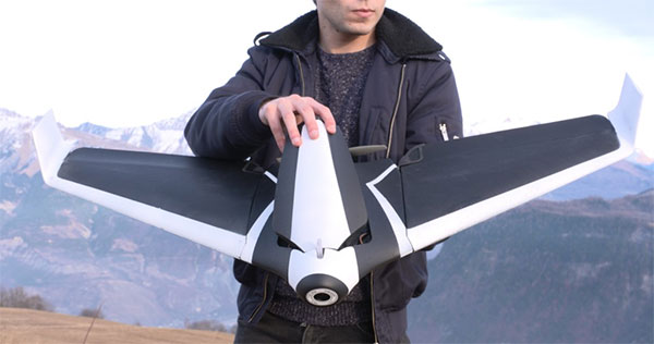 En vidéo : Le nouveau drone de Parrot vole comme un oiseau dans le ciel