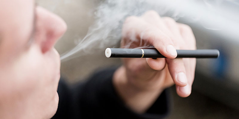 La E-cigarette serait aussi nocive pour la santé qu'une cigarette classique