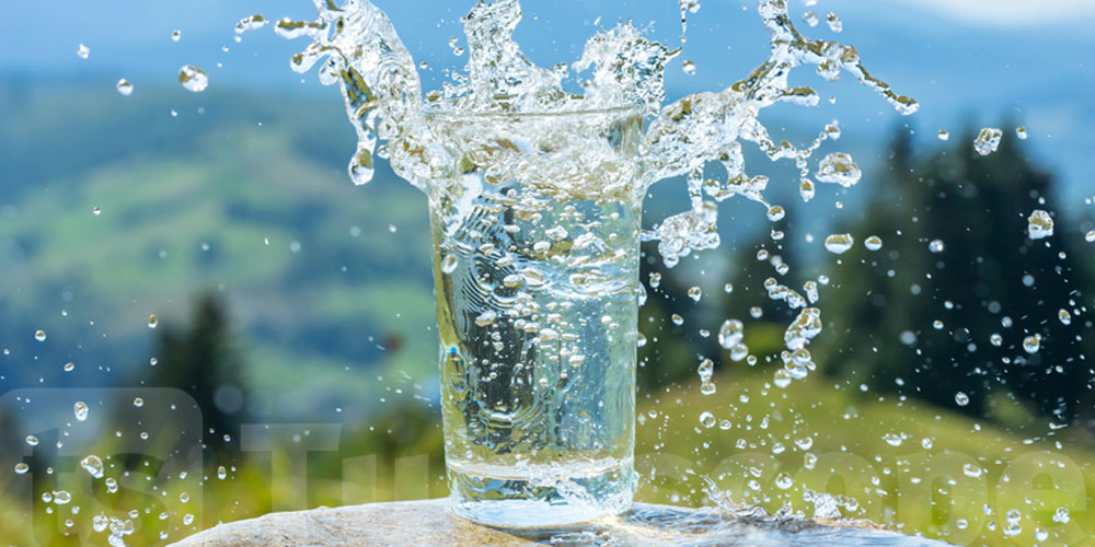 Boire de l’eau avant de dormir : bonne habitude ou risque pour le sommeil ?