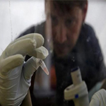 شركة كندية تبدأ إنتاجاً محدوداً لعقار يعالج فيروس إيبولا