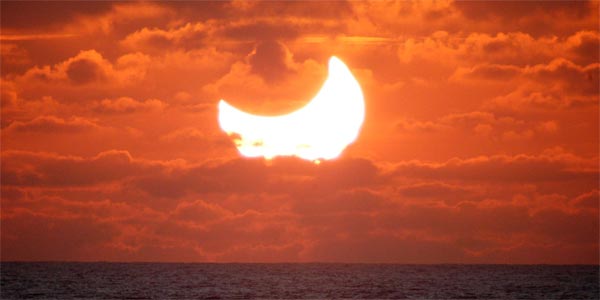 Jeudi, la lune éclipsera le soleil, un phénomène qui ne se reproduira qu'en 2200