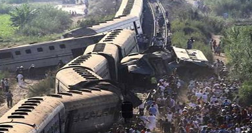 مصر : إصابة 13 شخصا بعد خروج قطار عن السكة
