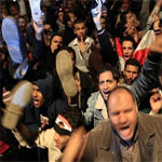 Hosni Moubarak défie la rue qui passe de l'espoir à la colère ...