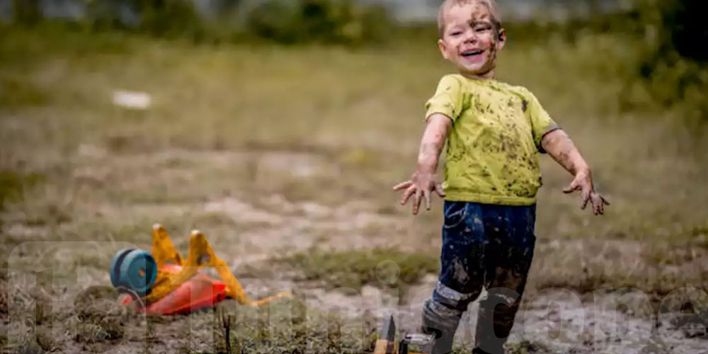 لا تخافي من التراب على طفلك! : حقائق علمية جديدة تكشف دوره في تقوية المناعة