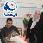 En photo : Les députés Nahdhaouis prennent la pose avec les agents blessés