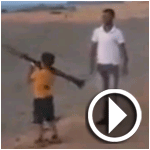 فيديو.. طفل ليبي يتدرّب على اطلاق قذائف آر بي جي