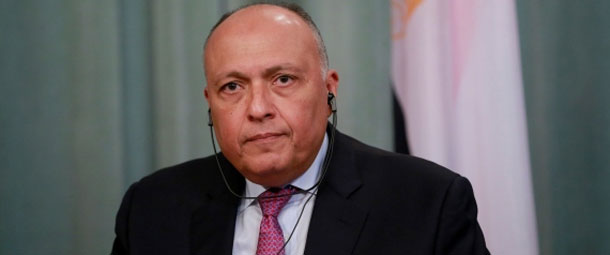 أردوغان يتجنب مصافحة وزير خارجية مصر أثناء تسلمه رئاسة القِمة الإسلامية