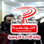 Grande effervescence devant la Radio Tunisienne revendiquant haut et fort la démission immédiate du PDG 