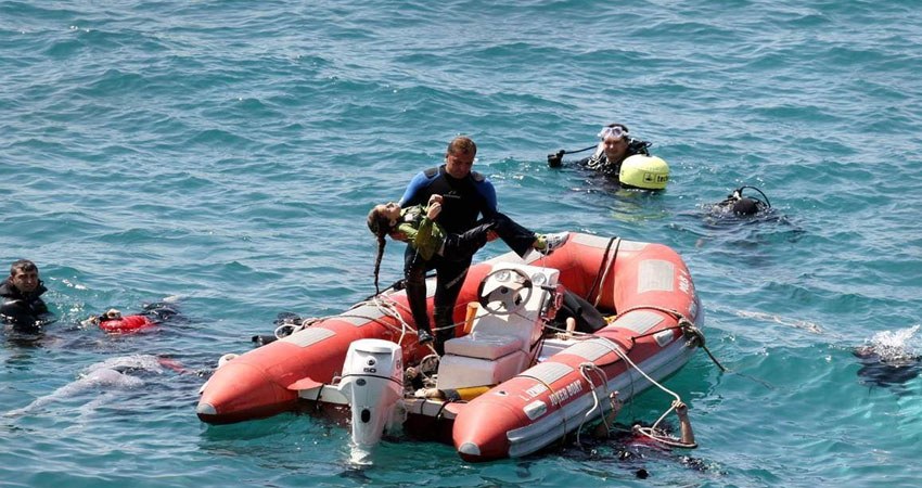 منظمة إسبانية تتهم خفر السواحل الليبي بترك امرأة وطفل يموتان غرقًا