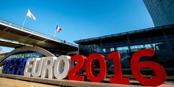 En vidéo-Euro 2016 : L’écran gigantesque de la fan zone tour Eiffel