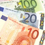 اليورو يهبط أكثر من 1% أمام الدولار والين