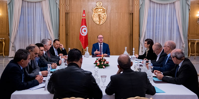 Quels sont les partis qui prennent part aux consultations de Fakhfakh?