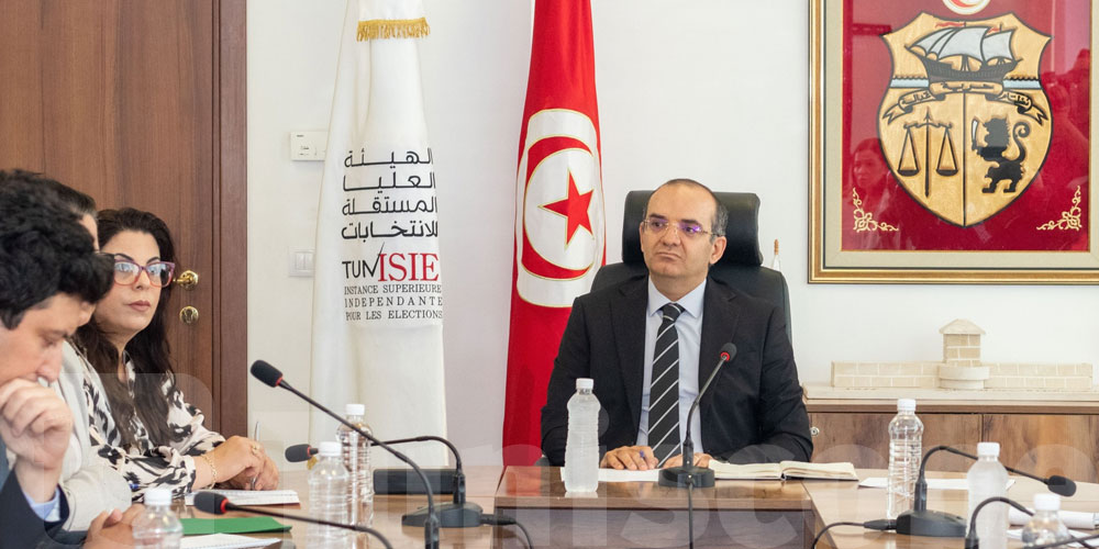 فاروق بوعسكر يجتمع بوفد عن محكمة المحاسبات