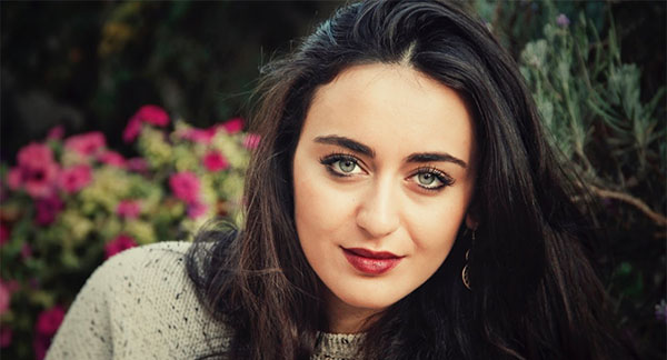 بعد اتهامها بالغرور: فايا يونان توضح ما حصل في حادثة ''السيلفي''