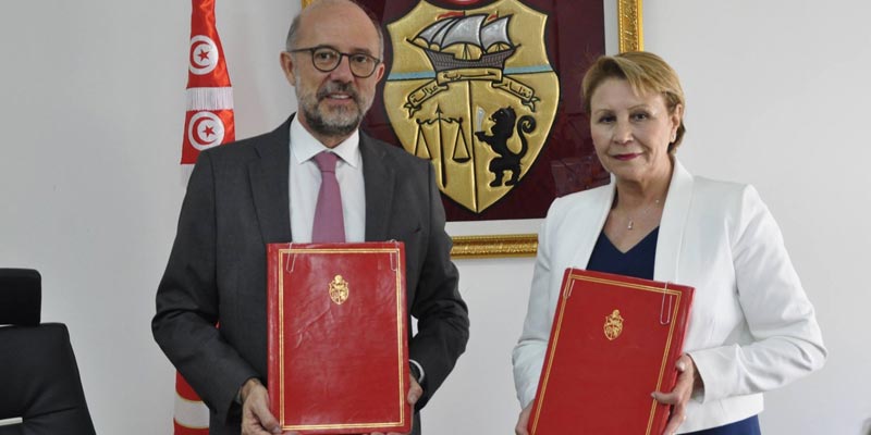 وزيرة المرأة تمضي اتفاقية هبة مع الوكالة الإسبانية للتعاون الدولي من أجل التنمية