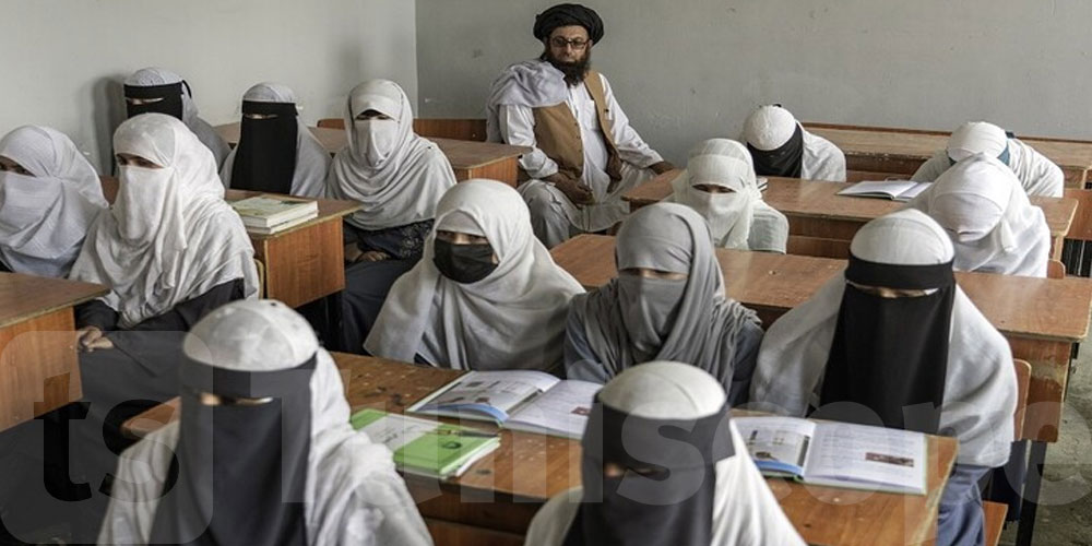 أفغانستان: طالبان تعتقل عددا من النسوة بسبب ما أسمته ‘الحجاب السيء’