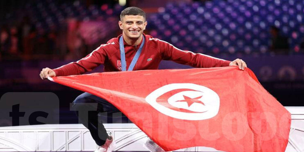 بطل المبارزة فارس الفرجاني يحل بتونس: الفوز بفضية أولمبياد باريس لم يكن أمرا سهلا