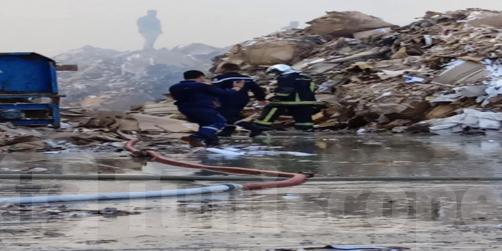 النفيضة: تواصل عمليات إطفاء حريق معمل الورق المقوى
