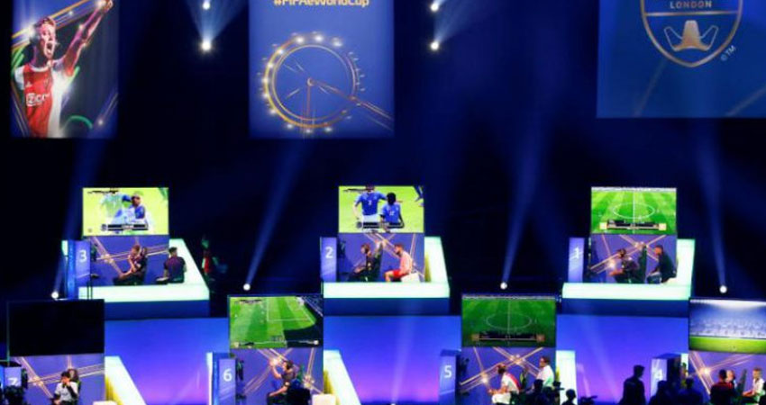 فيفا ينظم بطولة عالمٍ أولى لكرة القدم الالكترونية