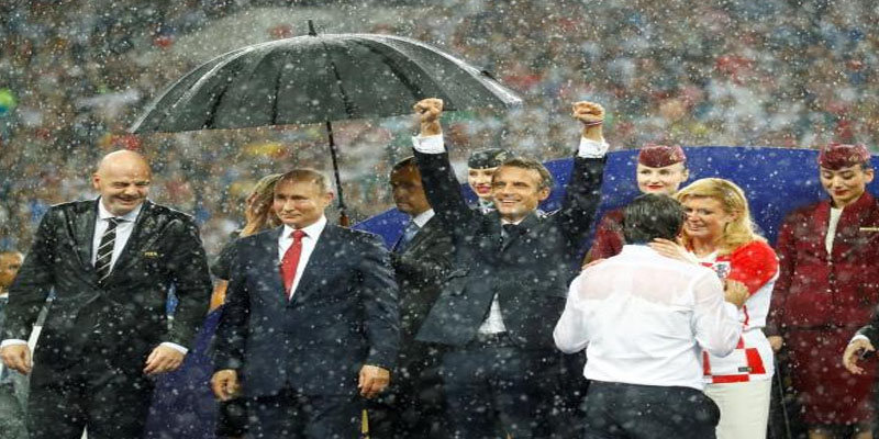 مونديال روسيا: وضعوا مظلة لبوتين وتركوا رئيسة كرواتيا وماكرون تحت الأمطار!
