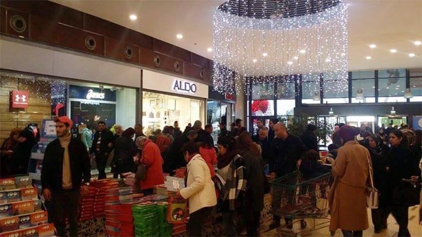 En photos : Quand les Tunisiens se ruent sur les soldes... des livres...