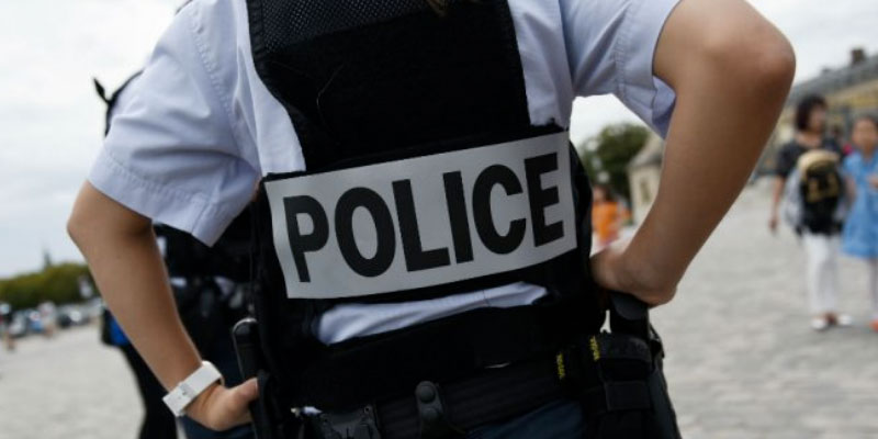 Deux hommes mis en examen à Paris pour avoir projeté d'attaquer une école ou un policier