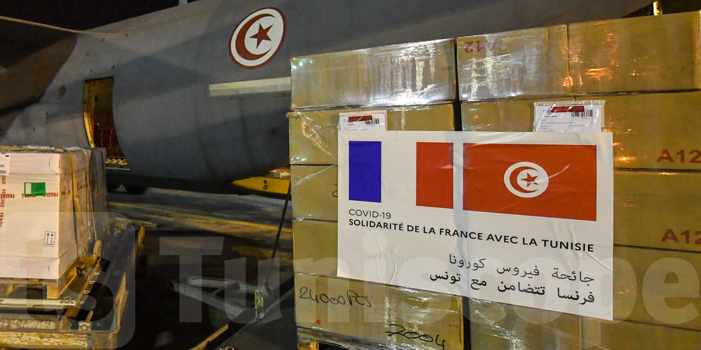 بالفيديو : وصول طائرة عسكرية  محملة بـــ 300 ألف جرعة من التلاقيح من فرنسا 