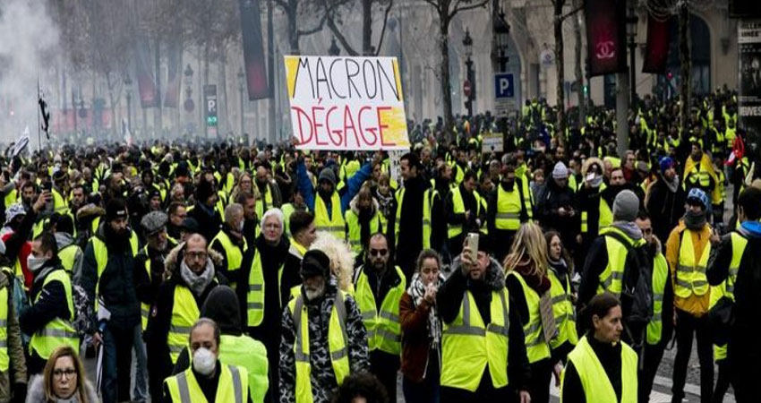 فرنسا :السترات الصفراء تهتف 'ماكرون ارحل'