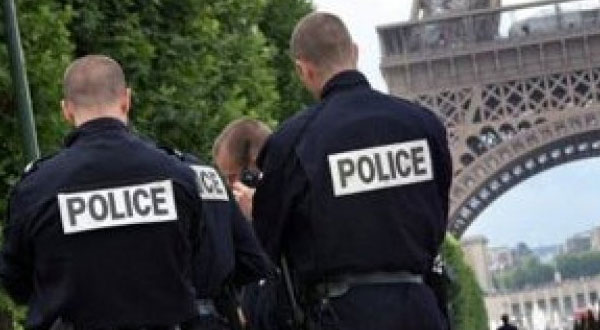  السجن ستة أشهر لشرطي فرنسي صفع مهاجراً