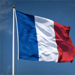 حدادا على ضحايا الطائرة الجزائرية: فرنسا تنكس أعلامها ثلاثة أيام 
