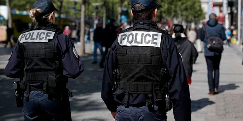 Deux personnes projetant des attentats arrêtées en France