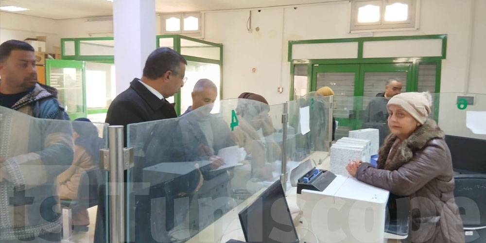 Gafsa : le gouverneur découvre bureaux fermés et files interminables à la CNSS !