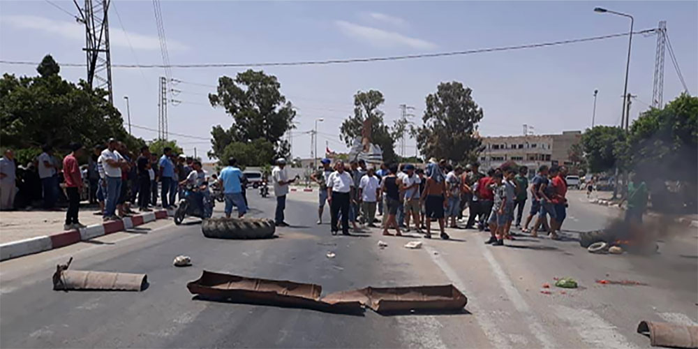 Des habitants de Gafsa bloquent la route menant à Kasserine