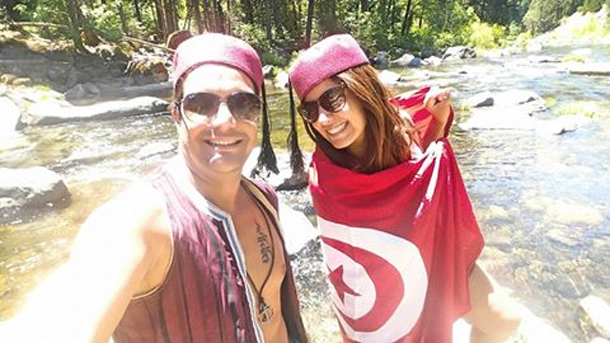 En photos : Un couple de jeunes tunisiens amoureux part à la conquête du monde