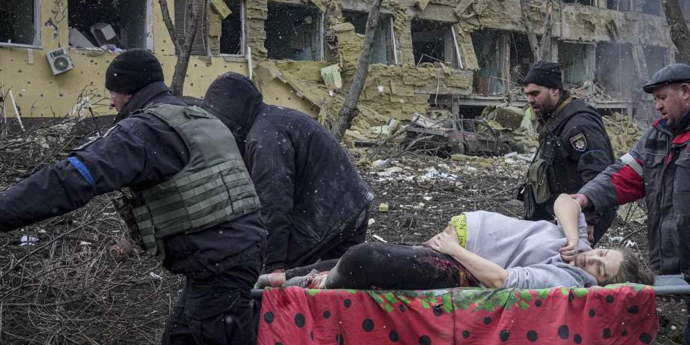 Ukraine : indignation après le bombardement d'un hôpital pour enfants causant trois morts
