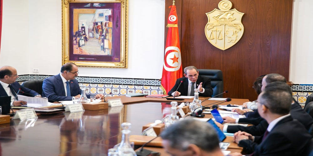 رئيس الحكومة يشرف على الاجتماع الأول للجنة العليا لتسريع إنجاز المشاريع العمومية