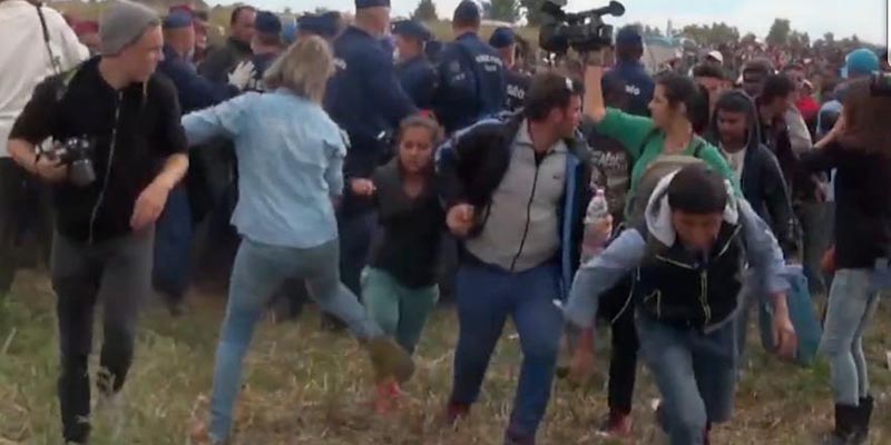 La journaliste hongroise qui avait frappé des migrants, relaxée