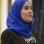 ماذا لبست وزيرة السعادة الإماراتية خلال أدائها اليمين؟