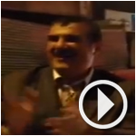 فيديو: الهاشمي الحامدي يدفع سيارة أحد المواطنين تعطلت في الطريق العام