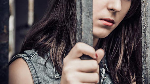 Condamnée à 4 mois de détention dans une prison pour hommes, Hela est maintenant libre