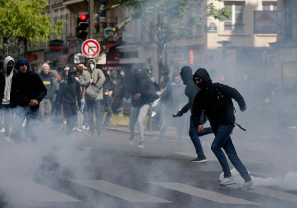 Des manifestations anti FN et Macron dégénèrent à Paris et Rennes