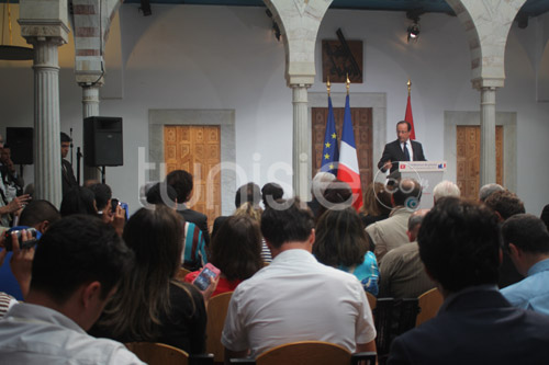 hollande-050713-05.jpg