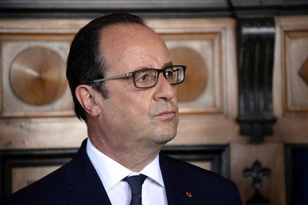 Un salaire brut mensuel d’environ 24 000 dinars pour le coiffeur de François Hollande...
