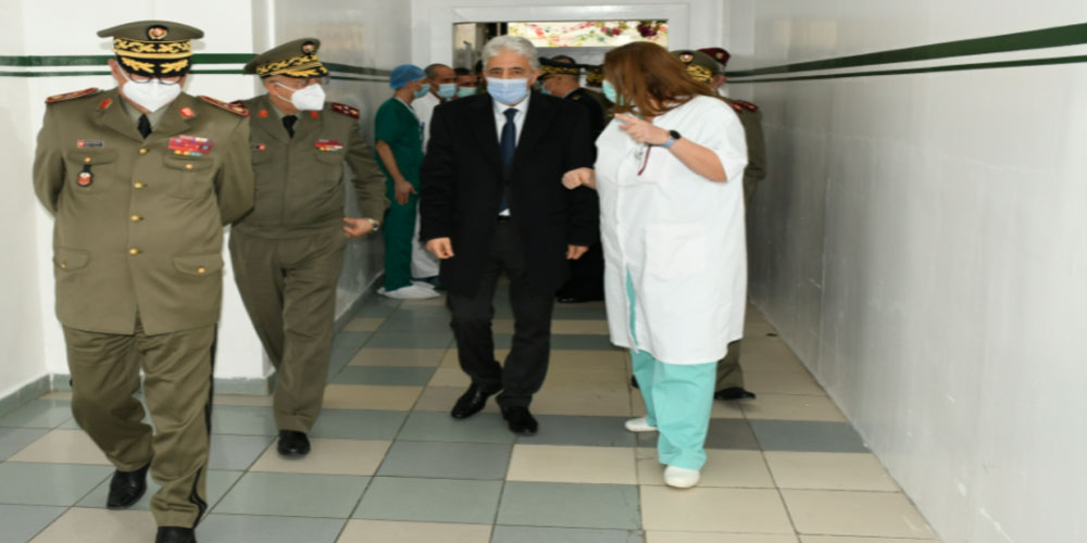 وزير الدفاع الوطني يؤدّي زيارة إلى المستشفى العسكري بتونس 