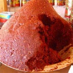 Saisie de la Harissa mélangée avec de la teinture pour cheveux