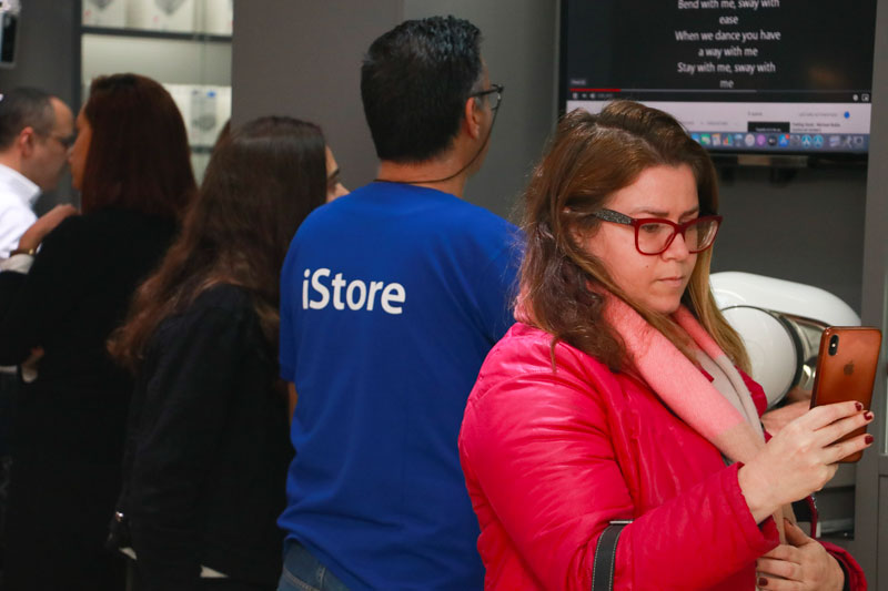 iStore-191219-10.jpg