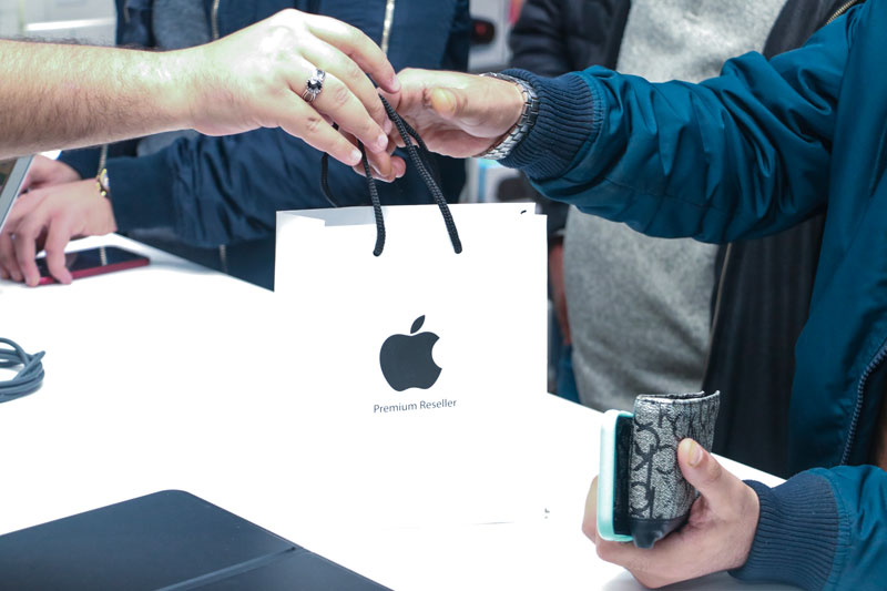 iStore-191219-15.jpg